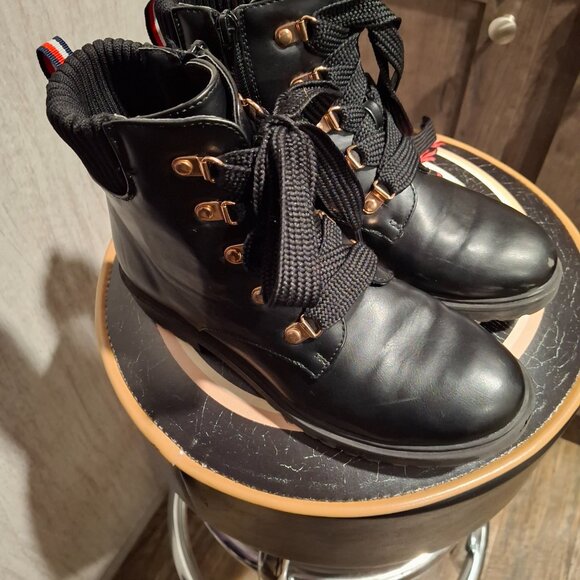 Tommy Hilfiger boots - Picture 4 of 15